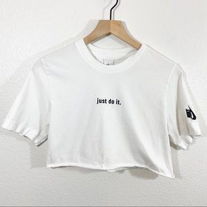 Nike “Just do it” women’s crop top